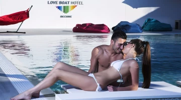 Relax in the pool