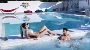 Swimming pool and whirlpool