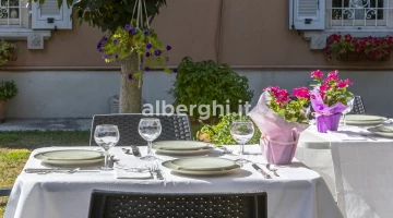 Frühstück im Garten
