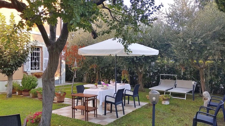 Frühstück im Garten