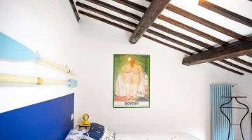 Zimmer mit freiliegenden Balken