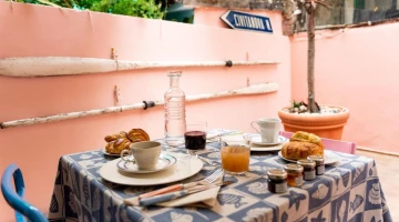 Frühstück auf der Terrasse