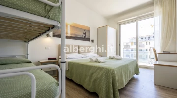 Quadruple room with bunk beds