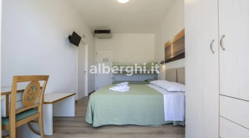 Quadruple room with TV and air conditioning