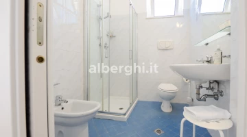 Bathroom in triple room