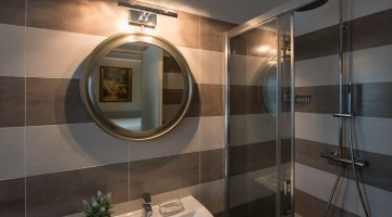 Appartement Papillon : salle de bain privée