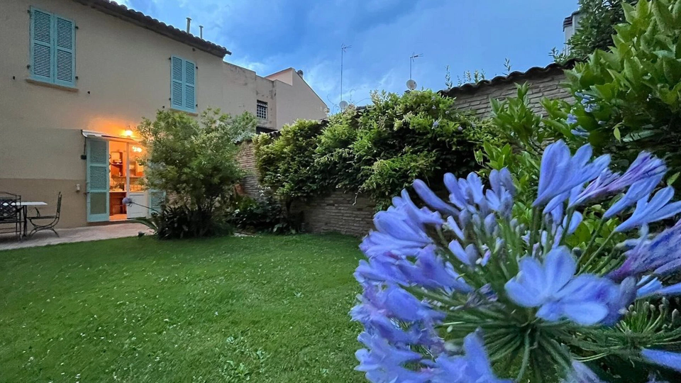 Façade et jardin