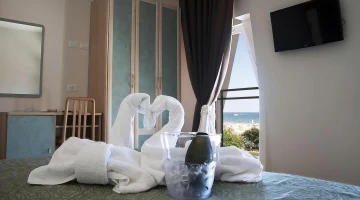 &quot;romantic-room&quot; with sea view 19 m2 + 4.5 m2 bathroom.