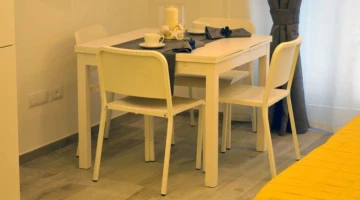 Tavola per i pasti in Camera Leopardi