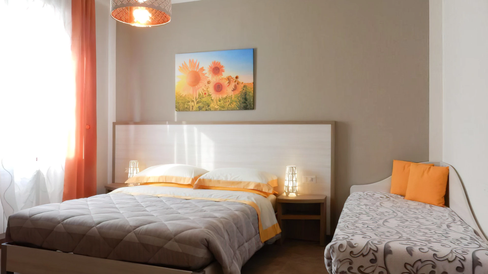 Sonnenblumen-Doppelzimmer mit Schlafsofa