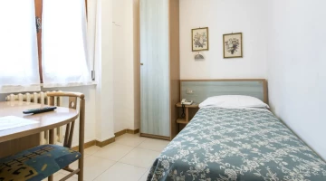 Single room with desk