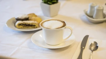 Express coffee shop for breakfast