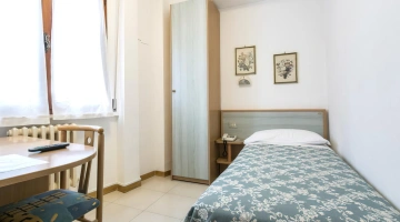 Camera singola con scrivania