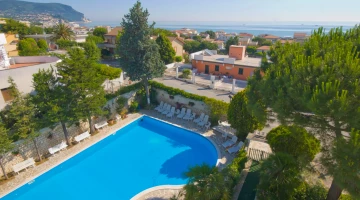 Piscine avec solarium