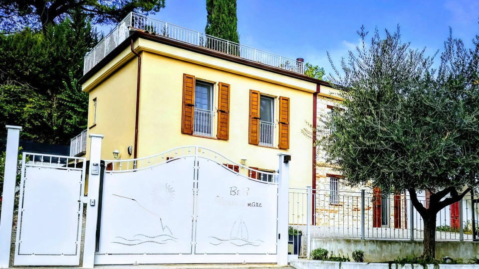 Ingresso al bed and breakfast