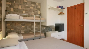 Quadruple room with mini-bar