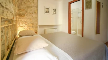 Double bedroom with en suite bathroom