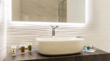 Bagno con set di cortesia