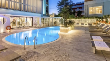 Vista piscina esterna riscaldata