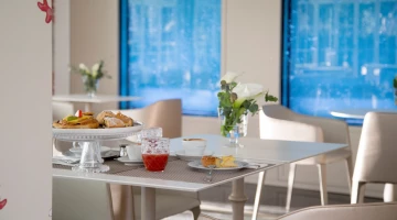 Dettaglio tavolo colazione