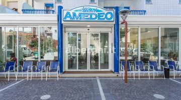Entrata dell'hotel amedeo in via tevere 11