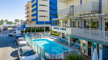 Piscine chauffée (12,50 x 4 = 50 m²) profondeur max. 130 cm