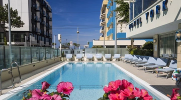 Piscine chauffée (12,50 x 4 = 50 m²) profondeur max. 130 cm