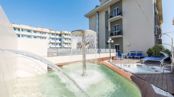 Champignon avec cascade et hydromassage