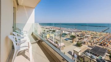 Vue depuis le balcon de la chambre face à la mer