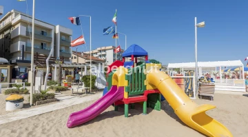 Aire de jeux sur la plage