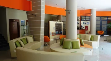 Hall - bar