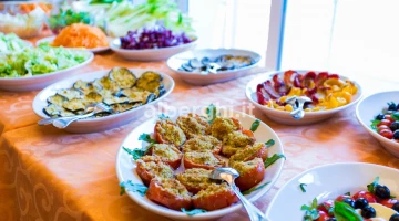 Buffet during meals