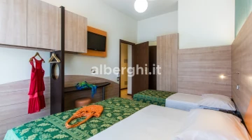 Connecting room 2