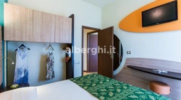 Connecting rooms