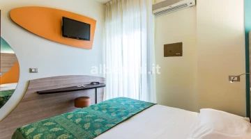 Connecting room 1