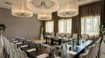 Meeting room with horseshoe layout