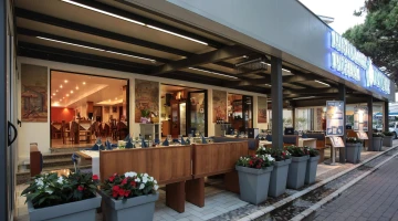 Extérieur de la pizzeria de l&#39;hôtel