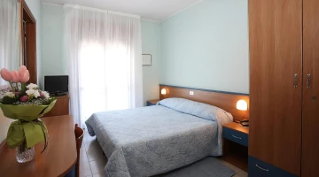 Chambre avec lit double