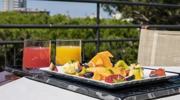 Petit déjeuner en terrasse