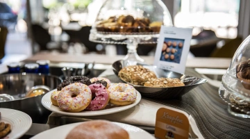 Selezione di dolci al buffet della colazione