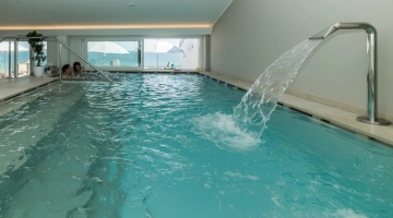 Piscina idromassaggio in area benessere