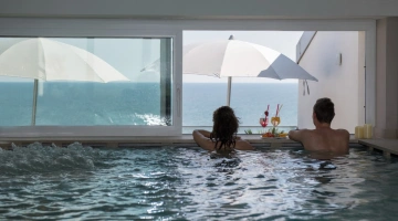 Piscina idromassaggio vista mare
