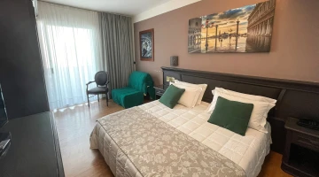 Klassisches Doppelzimmer mit Balkon