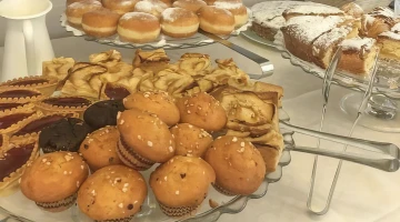 Selezione di dolci al buffet della colazione