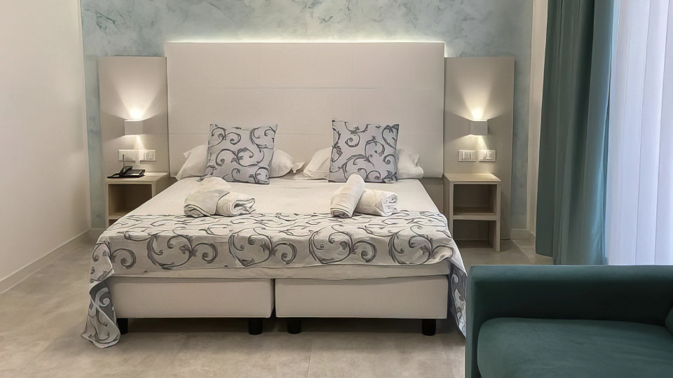 Camera con letto matrimoniale