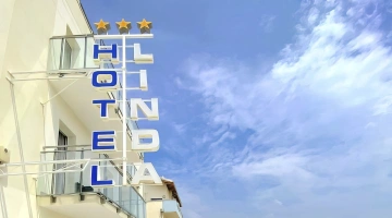 Enseigne de l'hôtel