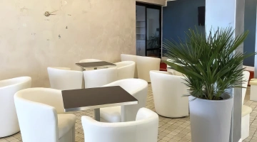 Canapés dans le hall