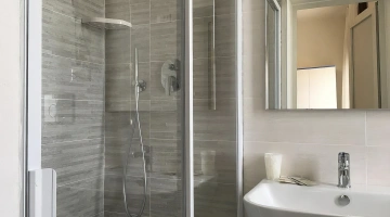 Services privés avec cabine de douche