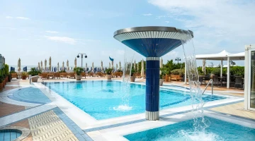 Piscine avec jeux d&#39;eau
