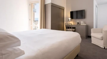 Chambre double classique avec TV et bureau